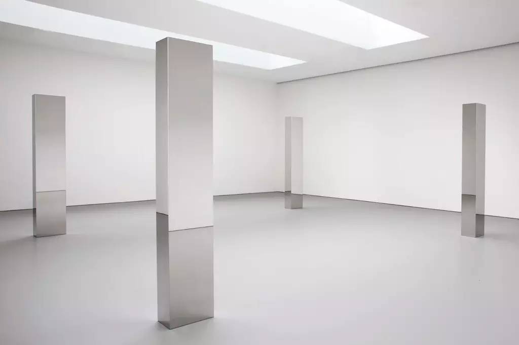 为什么我们穿很多衣服都不奇怪,为什么我们天天都要穿红色的衣服