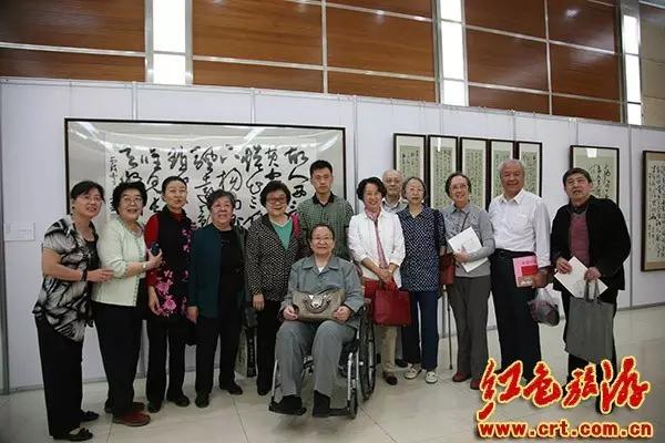 用左手练就过人书法，毅力超群的*剑英叶**次子平静离世