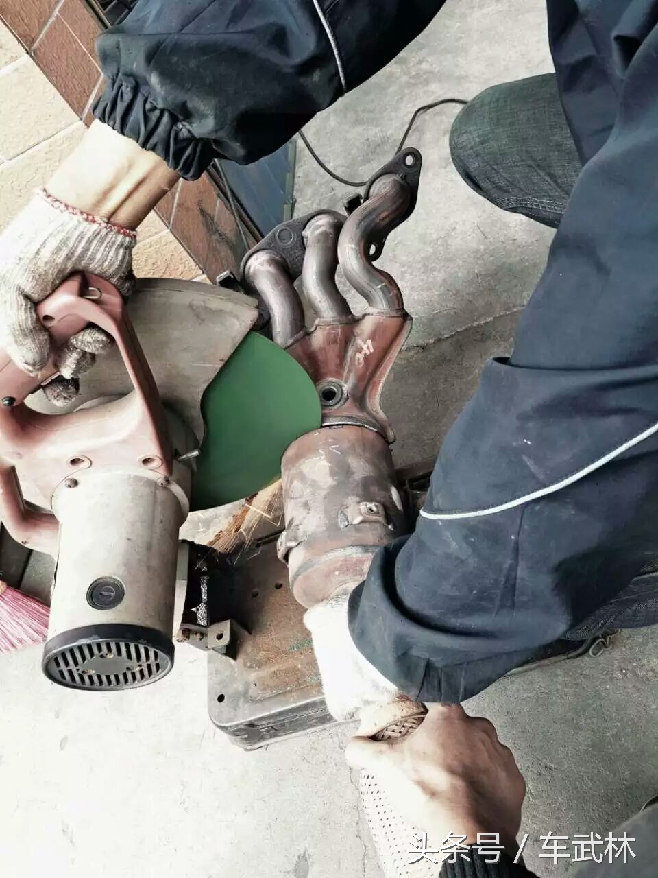 蒙迪欧致胜三元催化器怎么拆,10万公里福特蒙迪欧2.0缸内积碳