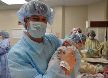 囧！生孩子时大便都出来了，姐妹们有过这样经验吗？