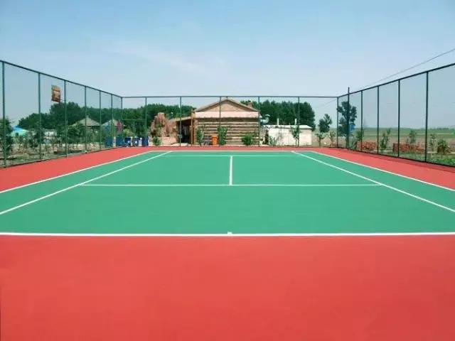 硬地丙烯酸球场不平整怎么处理,网球场地不足怎么办