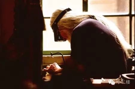 明星身上带的银饰品都是他做的—GOROS丨高桥吾郎