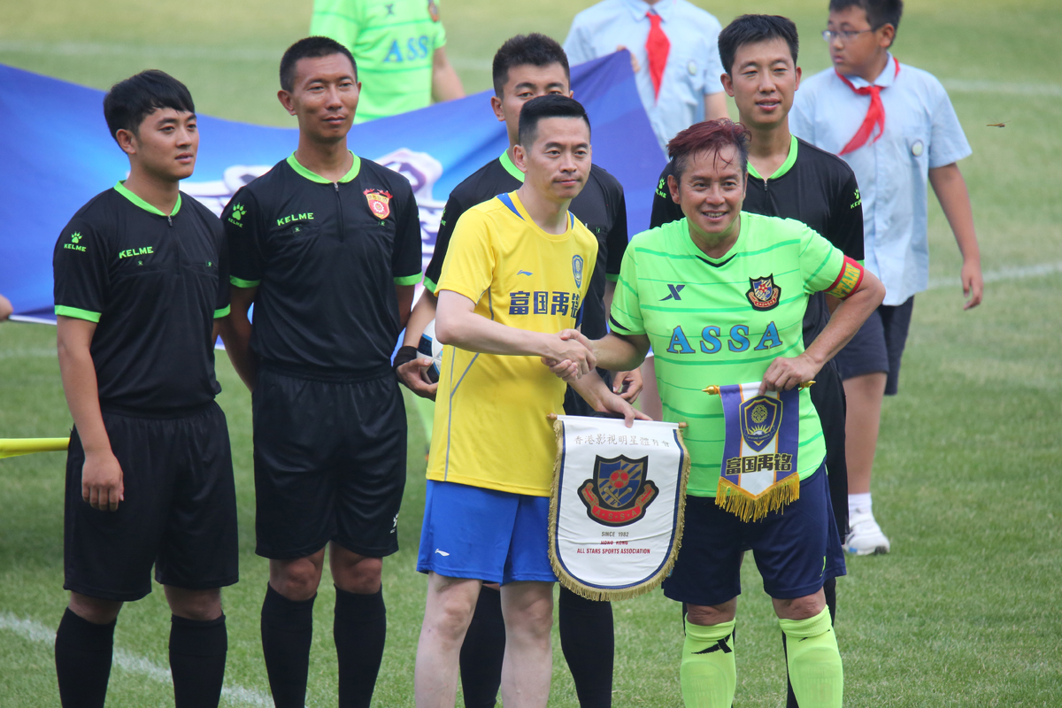 香港明星足球队中山公益赛,香港明星足球队谭咏麟表演视频