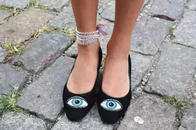 听说,脚踝链和鞋子更配哦