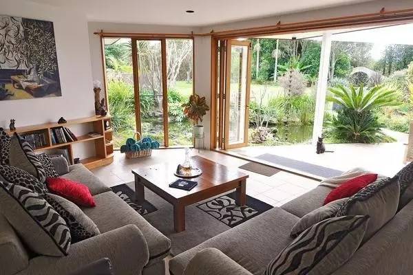 成都一套房的钱，在国外可以买些啥？看完我整个人都不好了