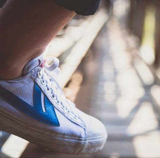 回力红白鞋是什么款,国产品牌回力鞋怎么样