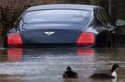 暴雨天气行车这6点要谨记,暴雨来袭雨天开车要注意哪些地方