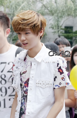 鹿晗巅峰时期有多夸张高街穿搭,鹿晗早期惊艳足球服照