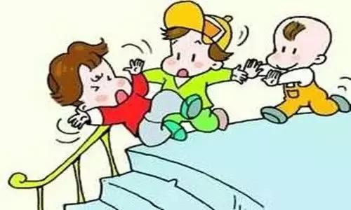 昆虫飞进耳朵里怎么才能弄出来,昆虫飞进耳朵怎么办