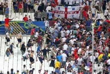 两名俄罗斯人把棕熊打成重伤?假的