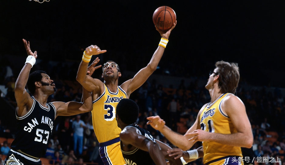 16座晃眼的冠军金杯!尽管落魄,他们才是洛城的主人!