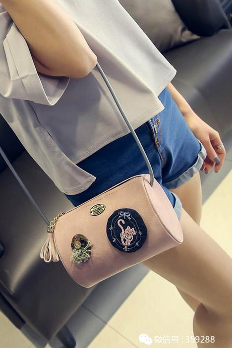 适合夏天背的斜挎小包,铁链斜挎小包夏日