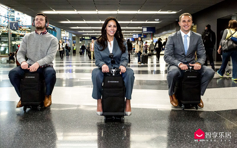 有了行李箱方便多了,有拉杆的箱子