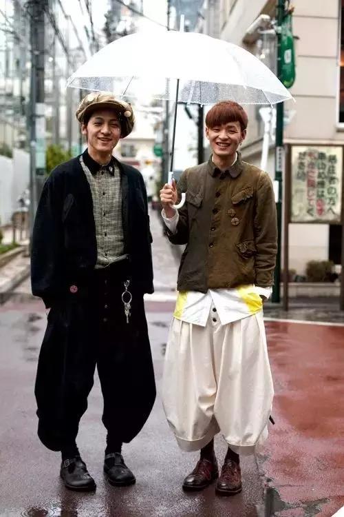 如何优雅地在大雨中漫步,下雨天怎么保持优雅的感觉