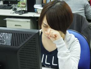 眼睛干涩不适，2个穴位轻松帮你搞定