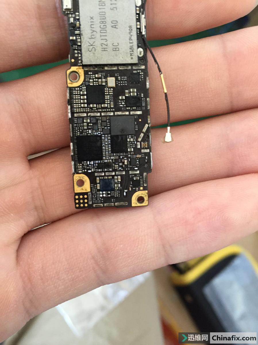 iphone6p摔了一下后总是重启,iphone6摔一下开机又关机怎么办