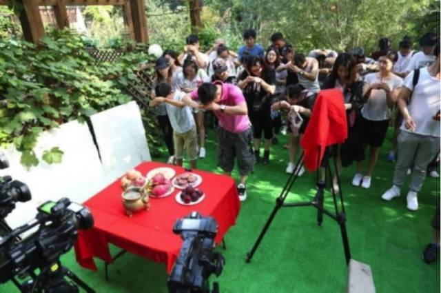 网大啥在上丨《超能外星女友》全网上线，很“污”很会玩