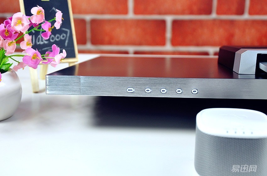 专门为设计师提供的一款显示器,设计师为什么喜欢苹果电脑