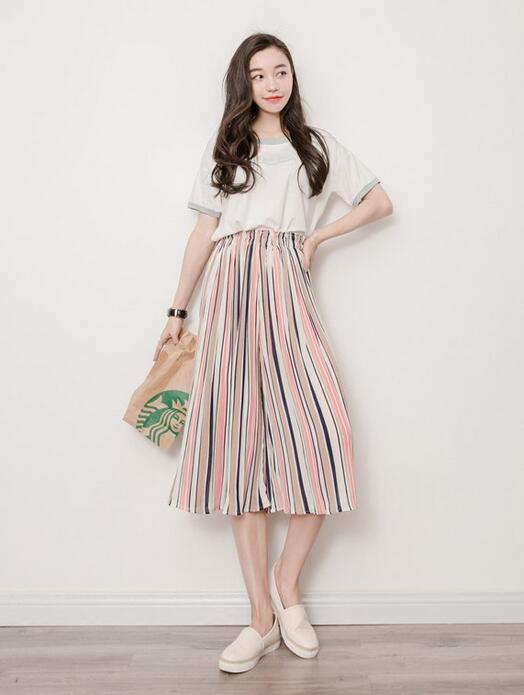 九分阔腿裤如何搭配上衣和鞋子,酒红色阔腿裤搭配什么颜色鞋子