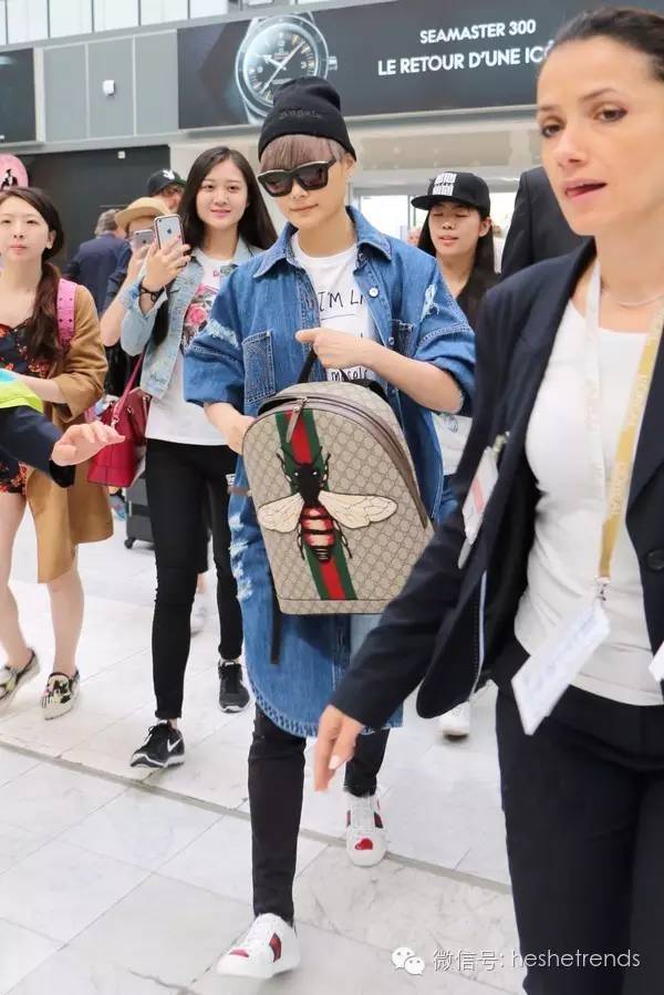 你知道就算大雨让整座城市颠倒你还可以解放双手背双肩包