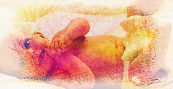 宝宝刚出生常规检查把爸爸吓坏了,刚出生的时候把家人吓坏了