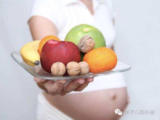 小牙医为你科普牙齿小知识,1岁4颗牙怎么吃辅食