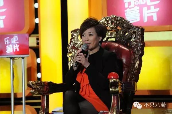 你们都在吐槽她的节目不如“康熙”，可她的人生已经赢得了掌声！