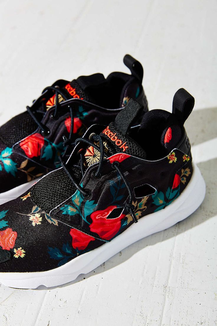 你一定是喜欢这双小白鞋的low逼