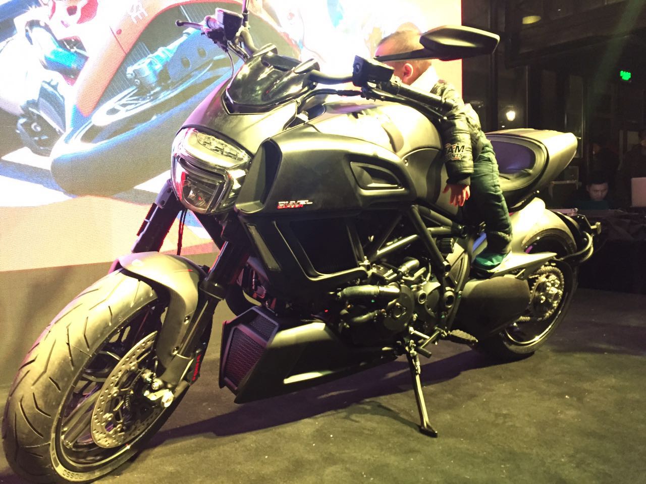 数百名杜卡迪车主齐聚北京，新款杜卡迪魔鬼Carbon现身