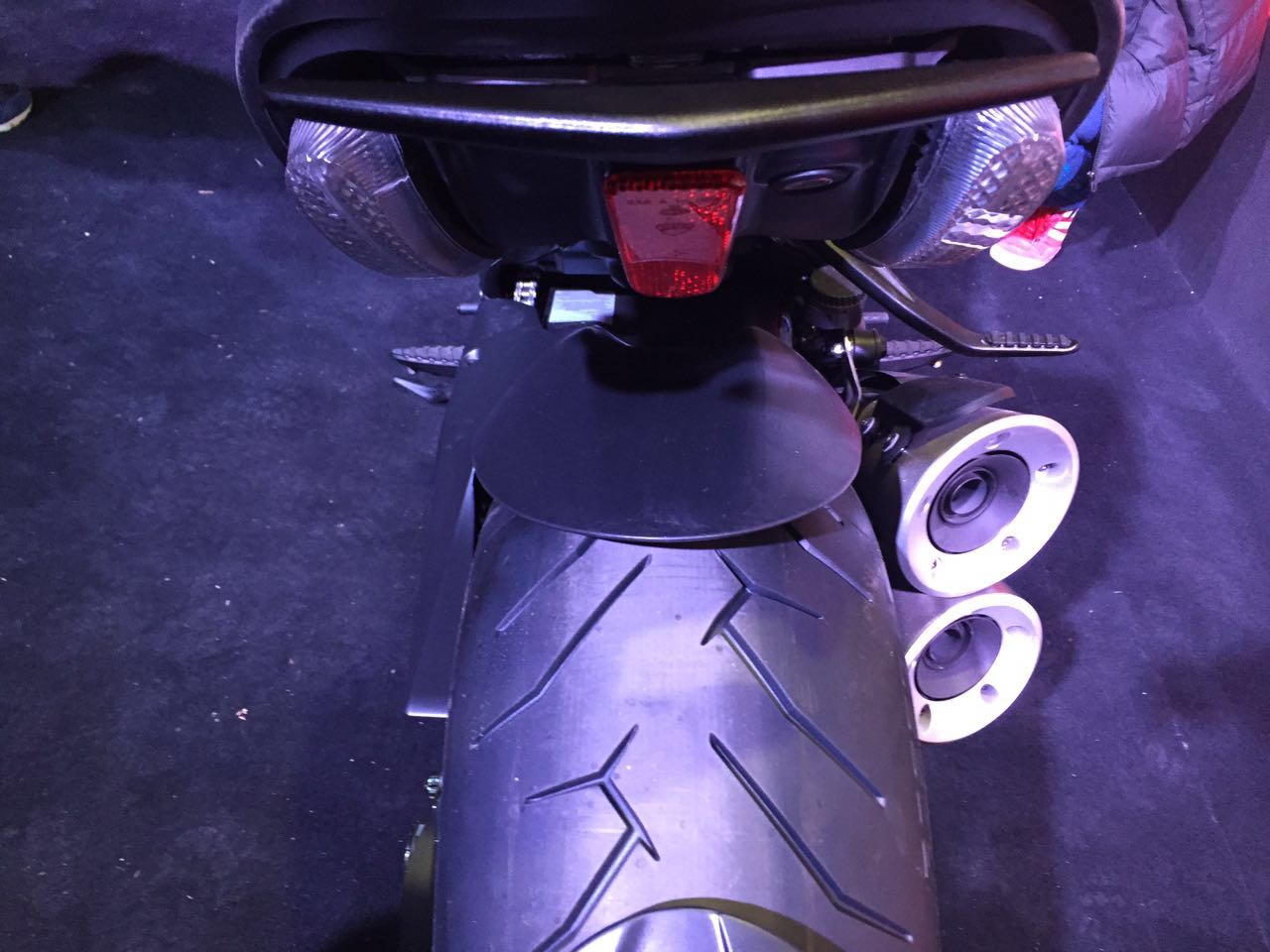 数百名杜卡迪车主齐聚北京，新款杜卡迪魔鬼Carbon现身