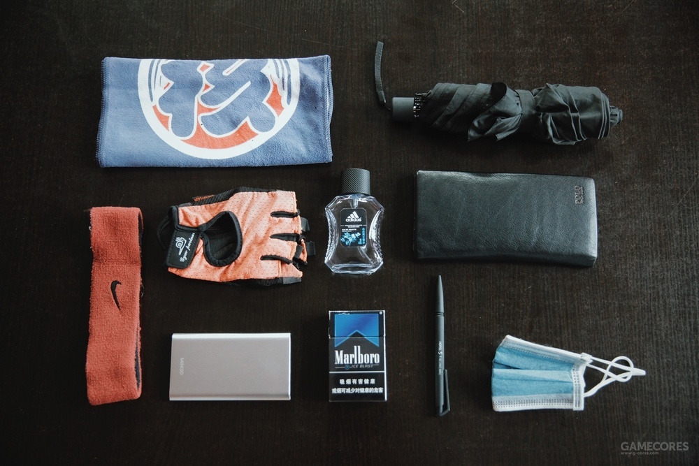 看看大家的包里装了啥,来看看包里都装了什么