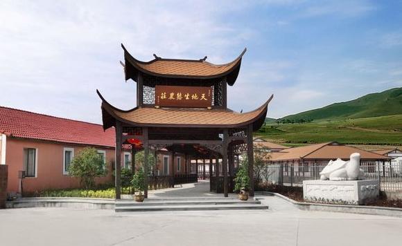 山间漂流避暑旅游,浙江深山避暑天堂住木屋