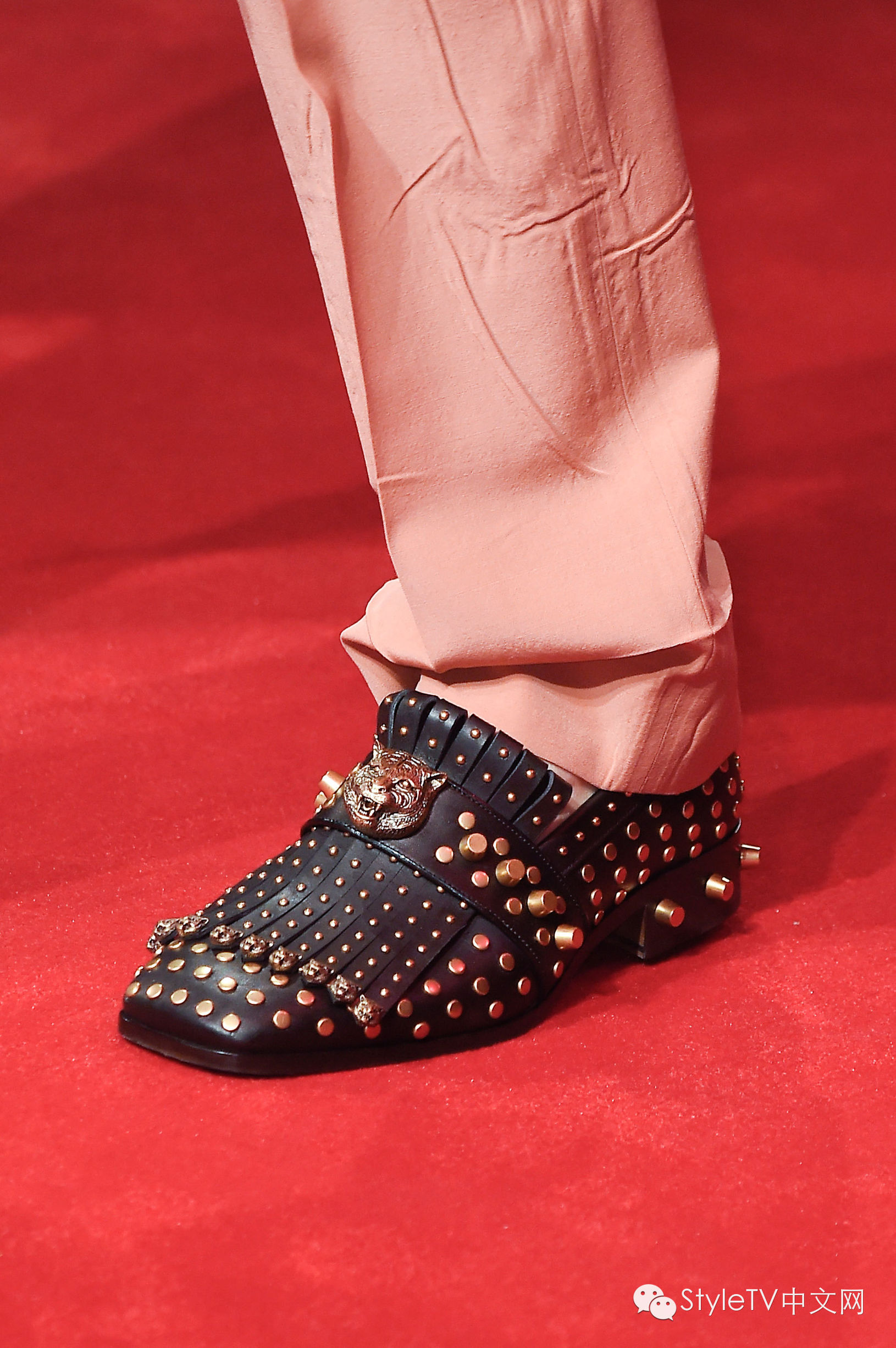 美cry！窥探躲在GUCCI后台的少男少女们