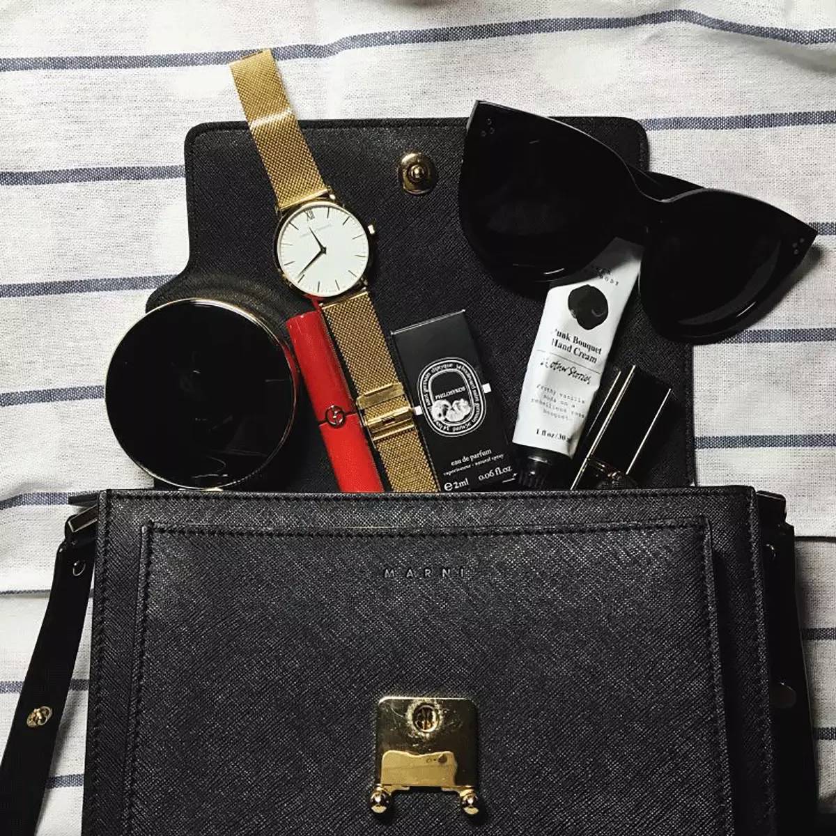 粉丝寄来的包,粉丝寄来了一箱包包