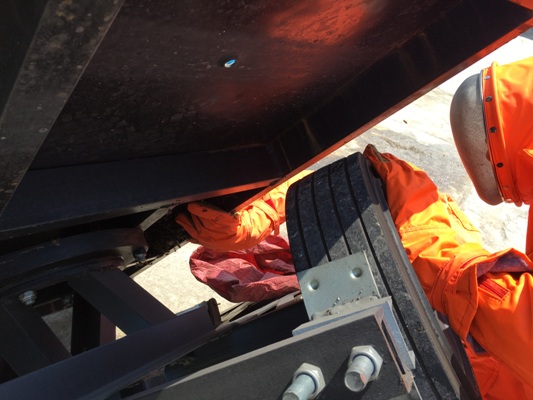 消防指战员高温下扑救森林火灾,高温下消防员的灭火日常