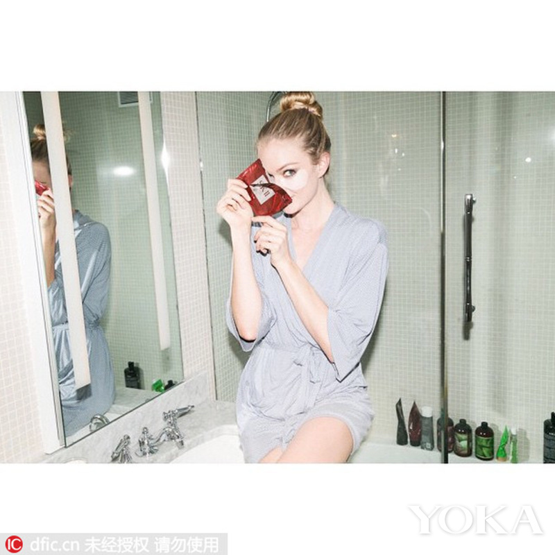 从艾林森化妆包里翻出