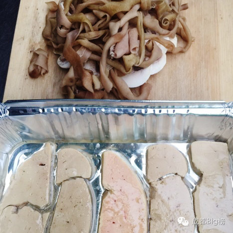 这个挨着成都建设巷的新新社区，看起来好像很好吃。