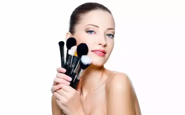 化妆脸过敏红肿痒用什么护肤品,脸用化妆品过敏用什么水洗效果好