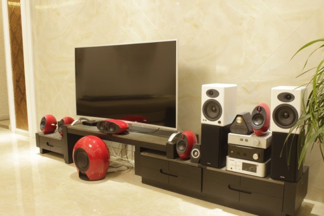 觉得电视没必要？看了这台4K曲屏电视你还会这么想吗？