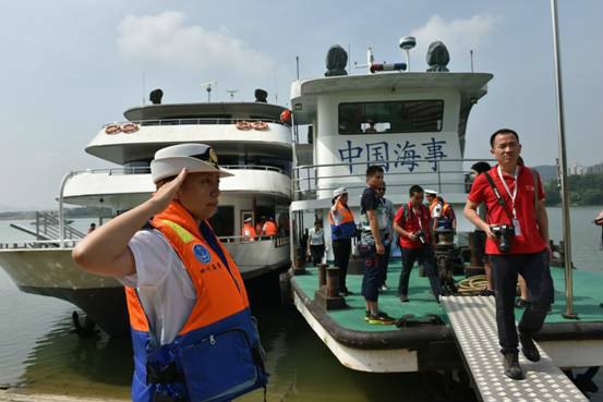 超多美图慎入！开神车，走丝路，这些不可思议的美景就在中国！