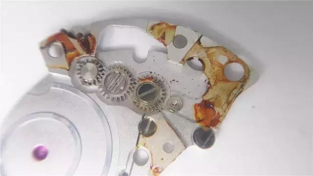 电话手表进水了怎么处理,手表进水修一下后还是正常使用吗