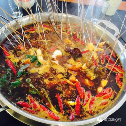 这个挨着成都建设巷的新新社区，看起来好像很好吃。