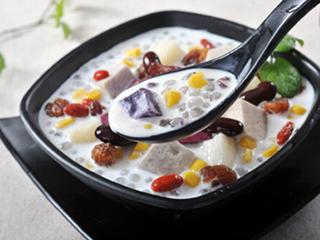 紧急情况下椰汁可以注入血管,椰子水为什么可以用于静脉输液