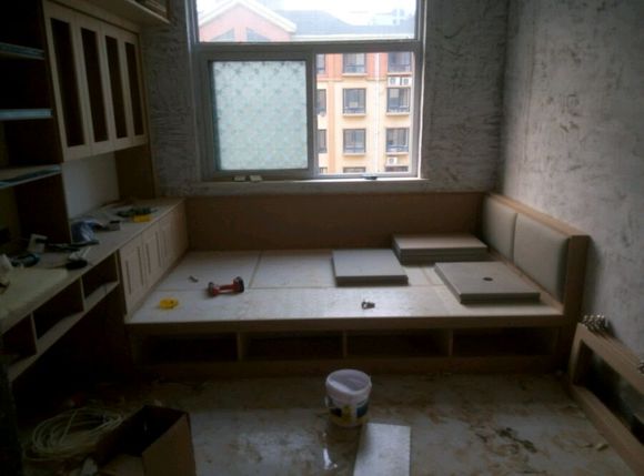 装修卧室装榻榻米床,现在装修做床好还是榻榻米好