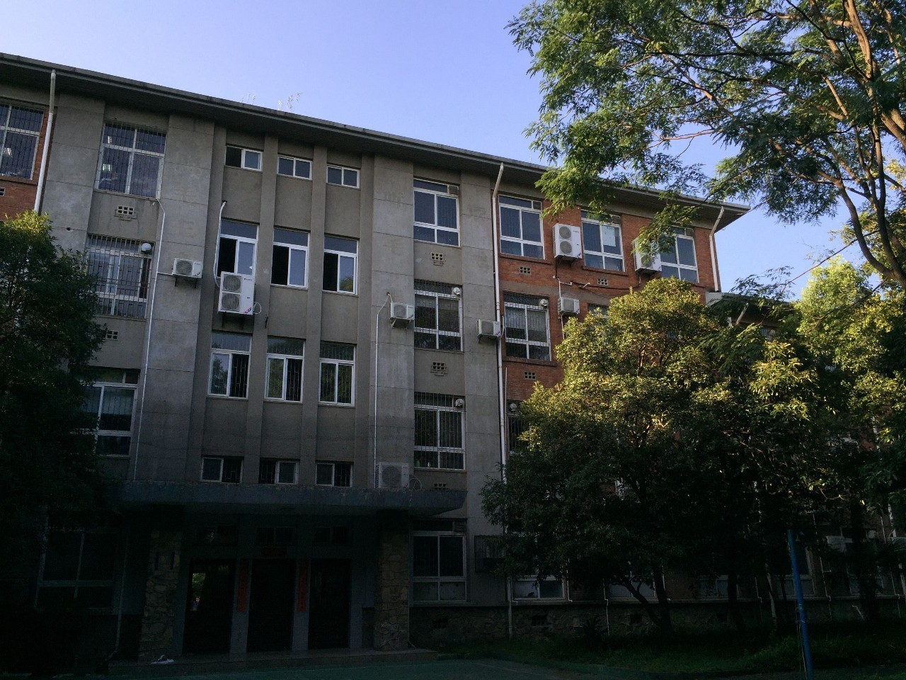 迷迷糊糊记不清？小诗带你认识教学楼！