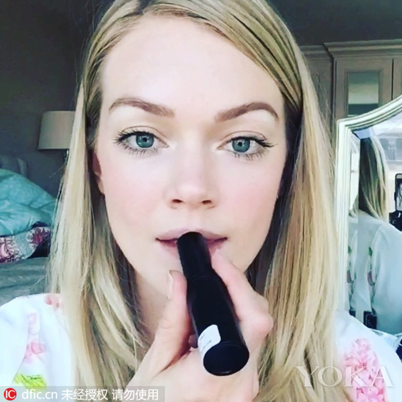 从艾林森化妆包里翻出