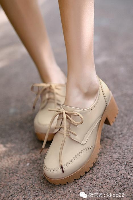 原创设计轻奢细跟单鞋,复古雕花鞋穿搭