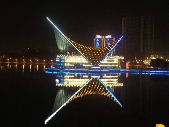 超多美图慎入！开神车，走丝路，这些不可思议的美景就在中国！