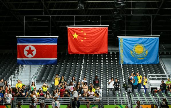 2破世界纪录夺2金，错版*旗国**又出现，里约啥时能改？