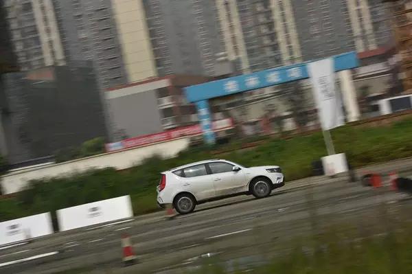 比较完美的汽车底盘,远景suv底盘多高